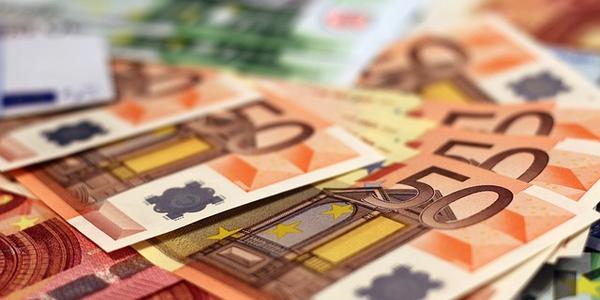 Market Views: Exercise Caution Over Elevated US Market Valuations Amid Global Trade Tensions