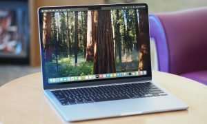 MacBook Air 13 (M4) Outshines Surface Laptop 7 as the Perfect Compact Laptop